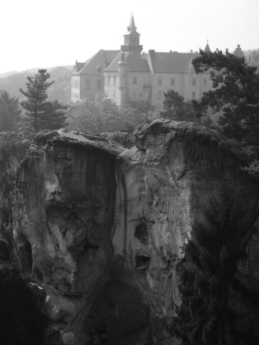 Hrubá skála Castle