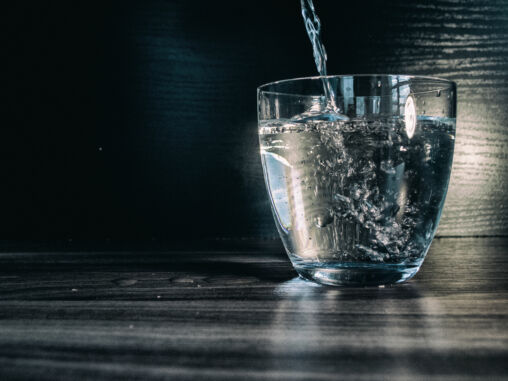 Water flows into the glass